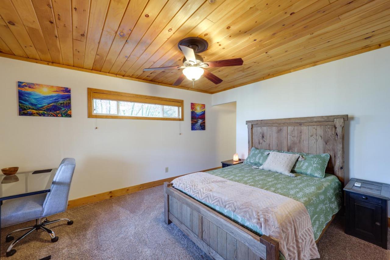 Pet-Friendly Spruce Pine Cabin With Private Fire Pit Exteriér fotografie