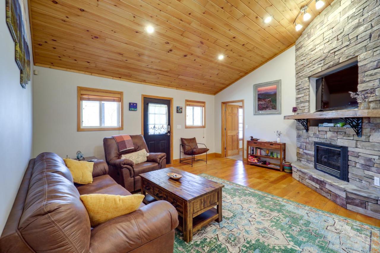 Pet-Friendly Spruce Pine Cabin With Private Fire Pit Exteriér fotografie